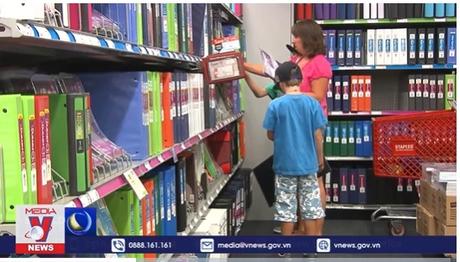 Phụ huynh Mỹ đau đầu vì mùa tựu trường đắt đỏ