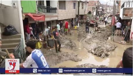 Lũ quét và mưa lớn gây ngập úng tại Mỹ, Canada