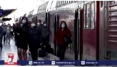 Đức vẫn bắt buộc đeo khẩu trang trên các phương tiện công cộng