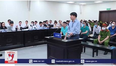 Thẩm vấn các bị cáo trong vụ buôn bán thuốc giả