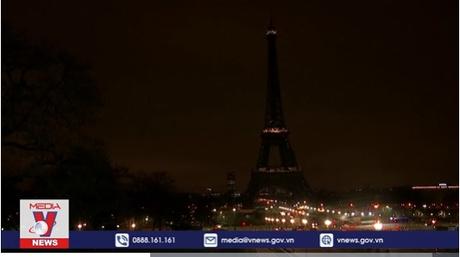 Sẽ tắt đèn tháp Eiffel sớm hơn 1 giờ 