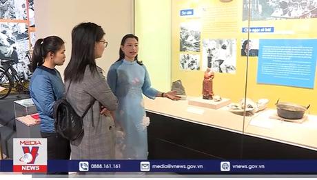 Máu và Hoa – Hà Nội 12 ngày đêm