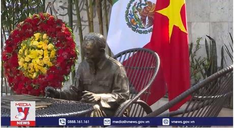 Kiều bào kỷ niệm 132 năm ngày sinh của Bác Hồ