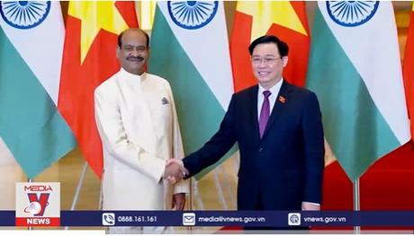 Chủ tịch Quốc hội Vương Đình Huệ hội đàm với Chủ tịch Hạ viện Ấn Độ