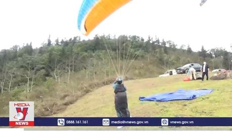 Bay dù lượn -  Điểm nhấn trong chuỗi hoạt động kích cầu du lịch Hòa Bình