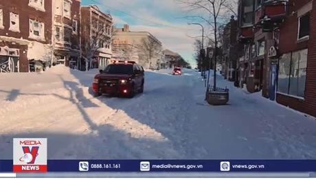 Kỳ nghỉ lễ cuối năm nhiều lo âu ở Bắc Mỹ và châu Âu