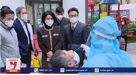 Phó Thủ tướng Vũ Đức Đam Thăm, chúc Tết cán bộ nhân viên y tế 