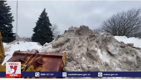 Người dân Mỹ dọn dẹp sau trận bão tuyết thế kỷ