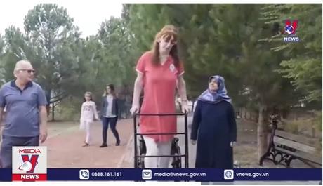 Người phụ nữ cao nhất thế giới nhận thêm 3 Kỷ lục Guinness