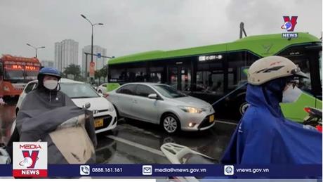 Mưa dông buổi sáng ngày đầu tiên nghỉ lễ 2/9