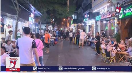 Bát nháo phố đêm ở Hà Nội