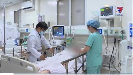 Câu chuyện sức khỏe: Cảnh báo ngộ độc rượu cuối năm