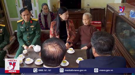 Chủ tịch nước quyết định tặng quà người có công