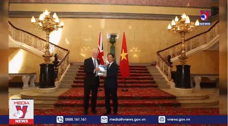 Trưởng ban Kinh tế Trung Trần Tuấn Anh ương thăm và làm việc tại Anh