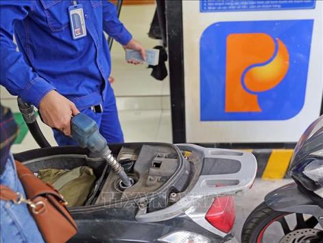 Giá xăng vượt mốc 31.500 đồng/lít