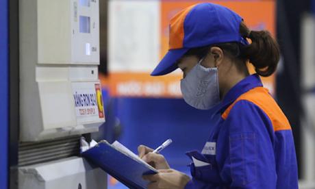 Giá xăng tăng hơn 400 đồng/lít