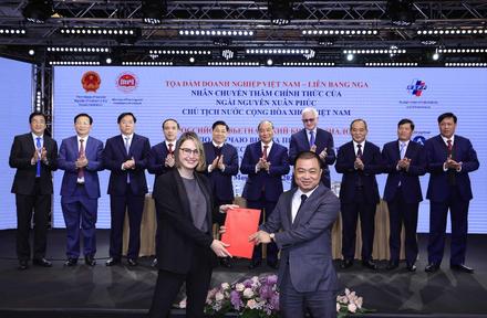 Chủ tịch nước Nguyễn Xuân Phúc dự tọa đàm doanh nghiệp Việt – Nga