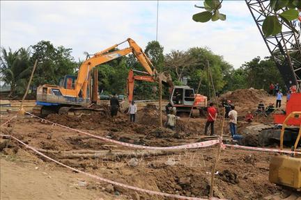 Sức khỏe bé trai rơi xuống trụ bê tông sâu 35m tiên lượng rất xấu