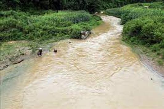 Điện Biên: 2 trẻ em bị trượt chân ngã xuống suối và mất tích