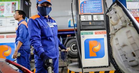 Giá xăng dầu giảm mạnh về mức thấp nhất hơn 1 năm