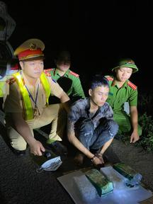 Sử dụng xe taxi vận chuyển 2kg ma túy đá không qua mắt được CSGT