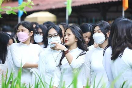 Học sinh cả nước nô nức đến trường khai giảng năm học mới