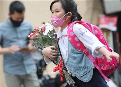 Hà Nội: Học sinh tiểu học hào hứng đến trường học trực tiếp