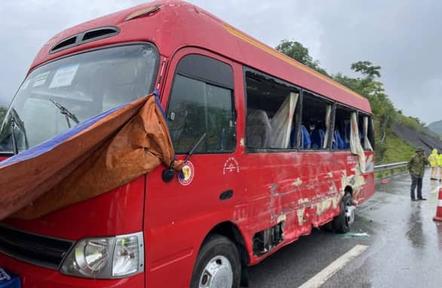 Tai nạn giao thông trên cao tốc Nội Bài - Lào Cai khiến 7 người thương vong