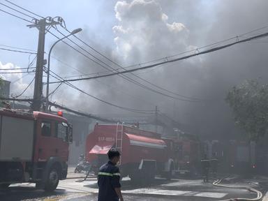 Cháy kho chứa xe tang vật và phương tiện vi phạm giao thông tại TP.HCM
