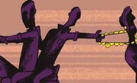 Bắt được 2 đối tượng dùng bình xịt hơi cay và dao gây ra nhiều vụ cướp tại quận Hà Đông- Hà Nội