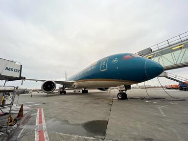 Nóng: Chuyến bay đầu tiên đón 283 người Việt Nam từ Ukraine đã hạ cánh ở Romania
