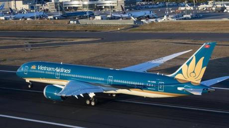 Thêm một máy bay phải quay đầu khẩn để cấp cứu hành khách