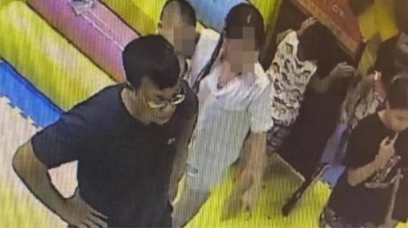 Triệu tập người đàn ông hành hung bé gái 4 tuổi tại khu vui chơi