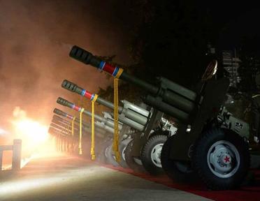 Triều Tiên duyệt binh lúc nửa đêm, trình làng vũ khí mới