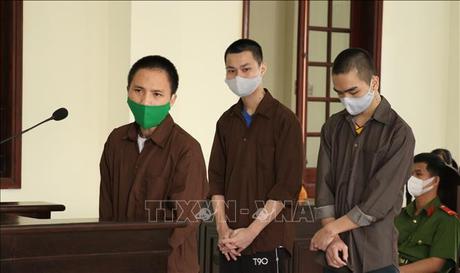 Bình Phước: Khống chế bạn nhậu cướp 2 tỷ đồng, 3 thanh niên lãnh 32 năm tù