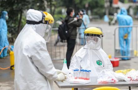 Hà Nội thêm 27.833 ca COVID-19, gần 80% người đã tiêm mũi nhắc lại
