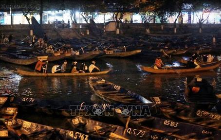 Chùa Hương bất ngờ mở cửa sớm hơn dự kiến