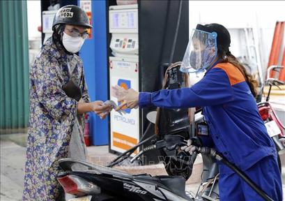 Giá xăng tăng mạnh