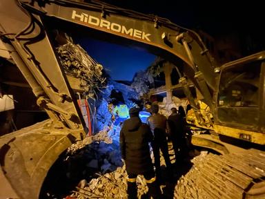 Đoàn cứu nạn của Bộ Công an đang tìm 15 người bị vùi lấp ở Thổ Nhĩ Kỳ