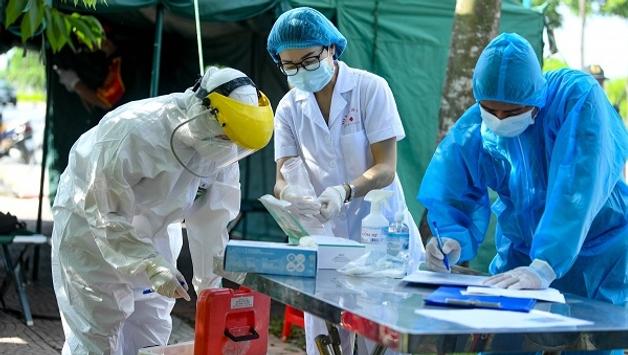 Sáng 12/02: Ca COVID-19 nặng đang điều trị giảm; Nhiều tỉnh có F0 mới trên 1.000 người mỗi ngày