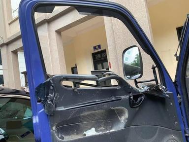 Nhóm thanh niên tấn công tài xế xe tải ở Hà Nội