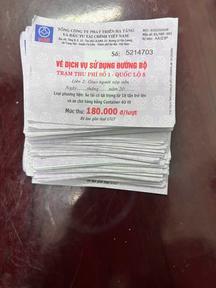 Bắt 02 đối tượng có hành vi mua bán tem vé giả cước phí đường bộ 