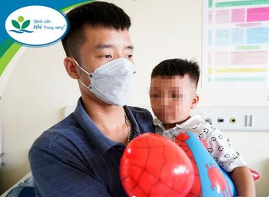 Bé trai bị nhốt trong tủ đông đã được xuất viện