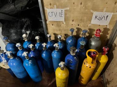Bắt giữ hơn 100 bình khí cười các loại 