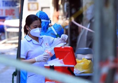 Hà Nội thêm 3.888 ca mới, kỷ lục 110.000 F0 đang điều trị