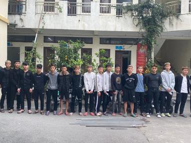 Tạm giữ gần 20 đối tượng đua xe mang theo hung khí