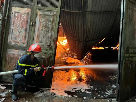 Kịp thời ngăn chặn đám cháy trên địa bàn quận Hoàng Mai, Hà Nội