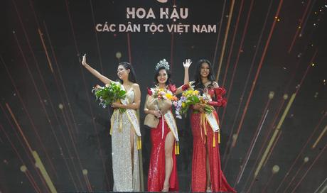 Nông Thuý Hằng đăng quang Hoa hậu các Dân tộc Việt Nam 2022