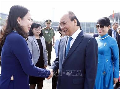 Chủ tịch nước Nguyễn Xuân Phúc lên đường thăm chính thức Thái Lan và dự Hội nghị APEC lần thứ 29
