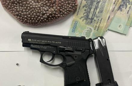 Hà Nội: Bắt khẩn cấp hai đối tượng dùng súng doạ cướp 100 tỷ đồng